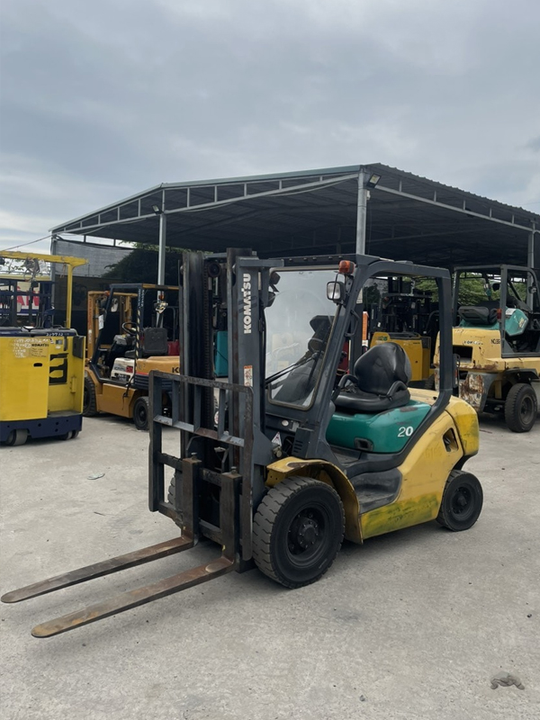 Xe nâng dầu 2 tấn Komatsu FD20C-15