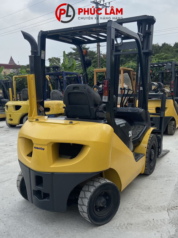 Xe nâng dầu ngồi lái 2 tấn Komatsu FD20T-17