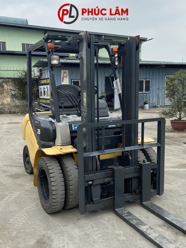 Xe nâng dầu 2,5 tấn Komatsu FD25C-17