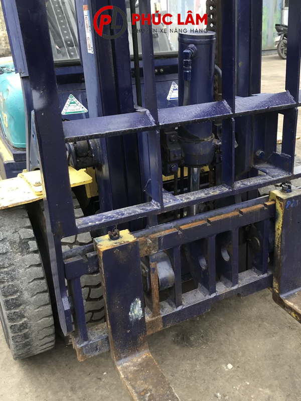 Xe nâng dầu ngồi lái 3 tấn Komatsu FD30T-12 - Ảnh 5