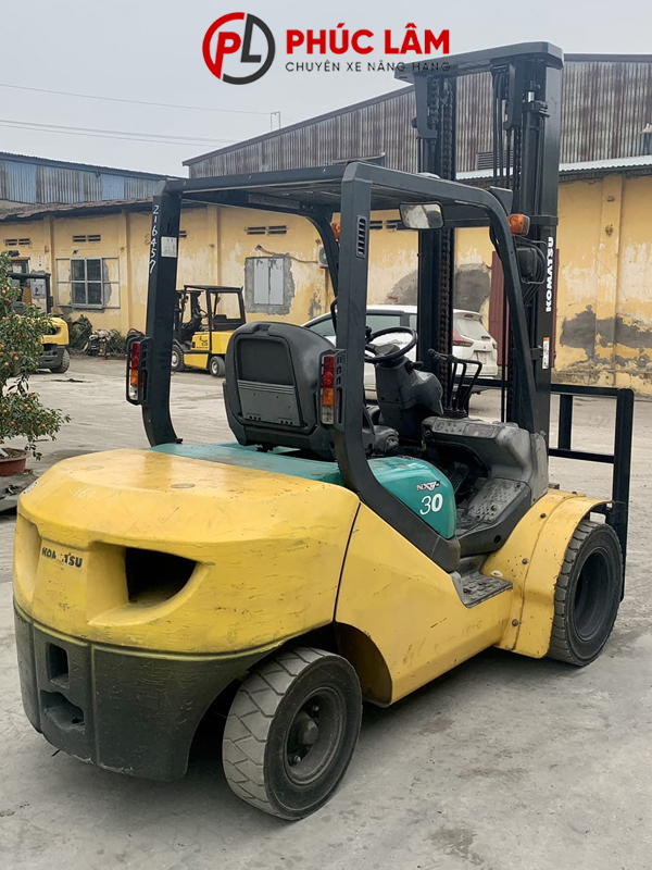 Xe nâng cũ chạy dầu 3 tấn Komatsu FD30T-16