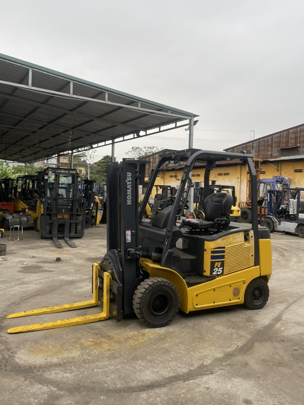 Xe nâng điện 2.5 tấn bình khô sạc nhanh Komatsu FE25-1#303643 - Ảnh 6