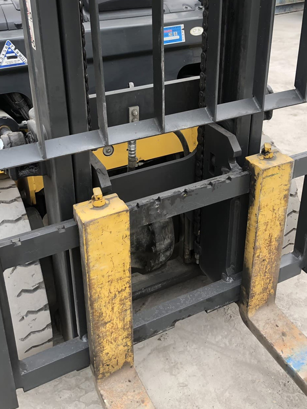 Xe nâng điện 3.0 tấn pin khô sạc nhanh Komatsu FE30-1 - Ảnh 3