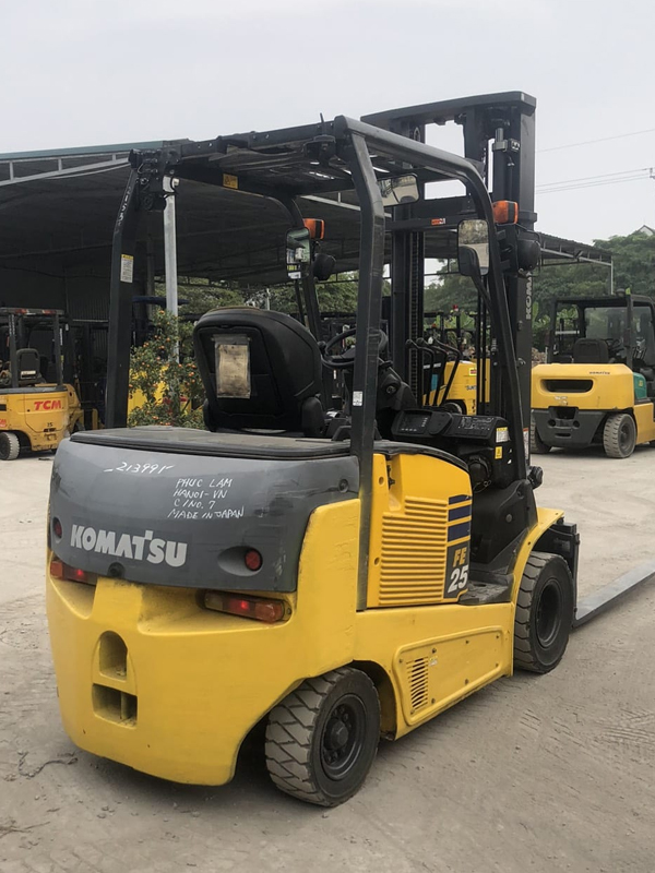 Xe nâng điện Komatsu 2,5 tấn bình khô sạc nhanh FE25-1