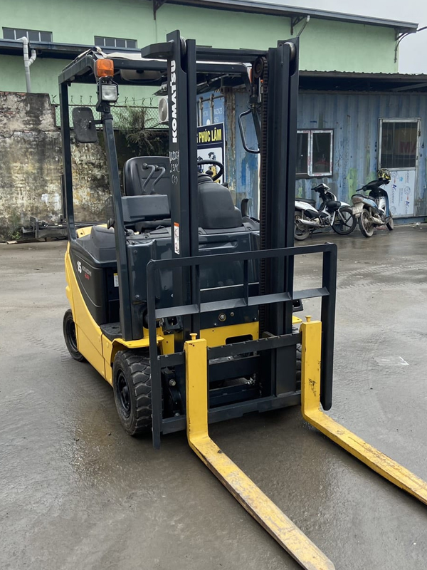 Xe nâng điện Komatsu ngồi lái 1,5 tấn FB15-12