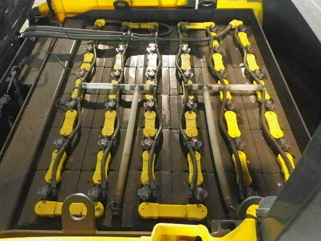 Xe nâng điện Komatsu 2.0 tấn FB20-12 - Ảnh 12