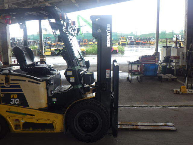 Xe nâng điện Komatsu 3.0 tấn FB30-12 (102426) - Ảnh 13