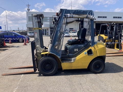 Xe nâng dầu Komatsu 2.5 tấn FD25HT-17