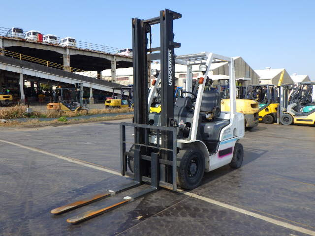 Xe nâng xăng UNICARRIERS 2.5 tấn UNI-EBT-P1F2