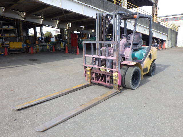 Xe nâng dầu 3.0 tấn Komatsu model FD30C serial 722759