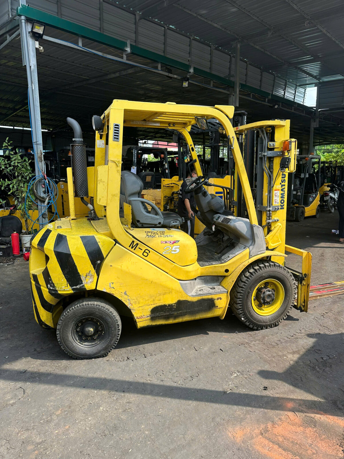 Xe nâng dầu Komatsu 2.5 tấn FD25T-16 (720729) - Ảnh 4