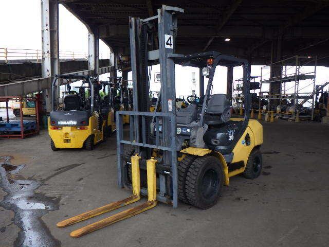 Xe nâng dầu KOMATSU 3.0 tấn FD30C-17 Seri 331160, Sx năm 2014