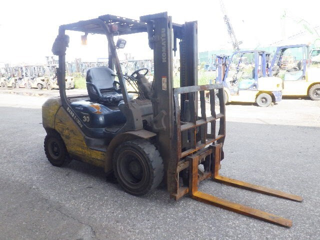 xenang-xe-nang-dau-komatsu-3-0-tan-fd30t-17-seri-323866-san-xuat-nam-2013-3.jpg