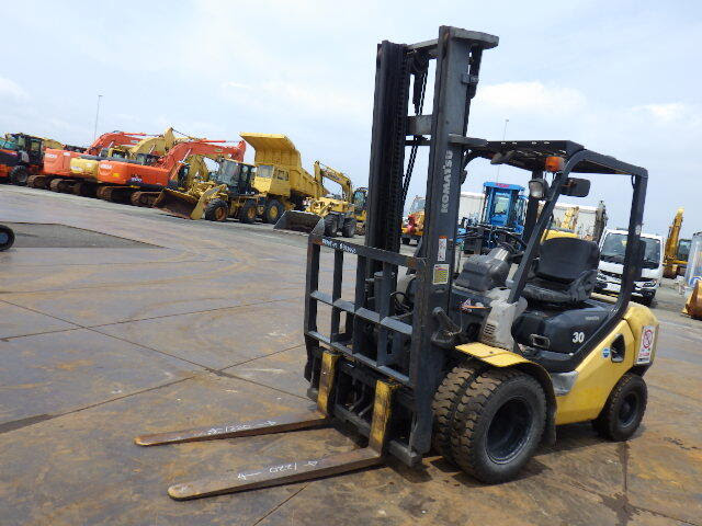 Xe nâng dầu Komatsu 3 tấn FD30T-17 (326440) - Ảnh 2