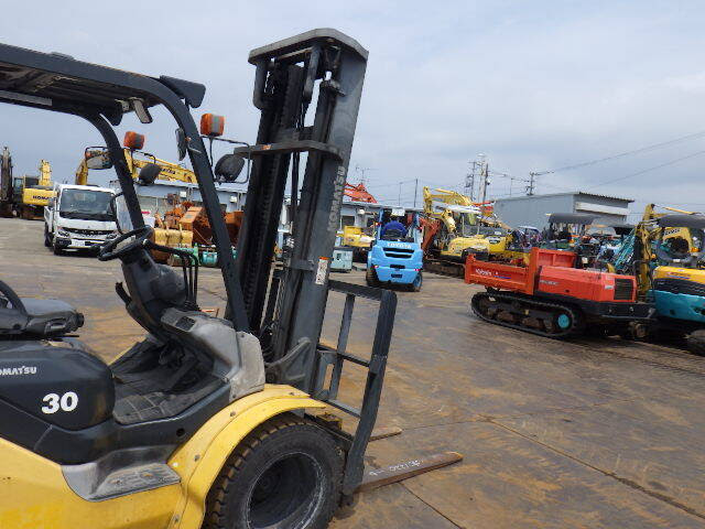 Xe nâng dầu Komatsu 3 tấn FD30T-17 (326440) - Ảnh 11
