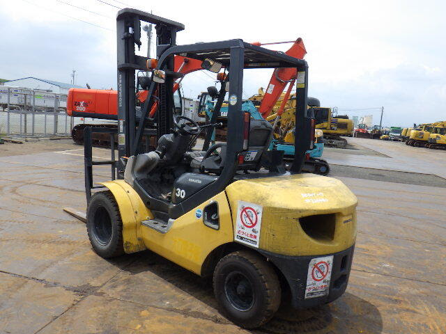 Xe nâng dầu Komatsu 3 tấn FD30T-17 (326440) - Ảnh 3