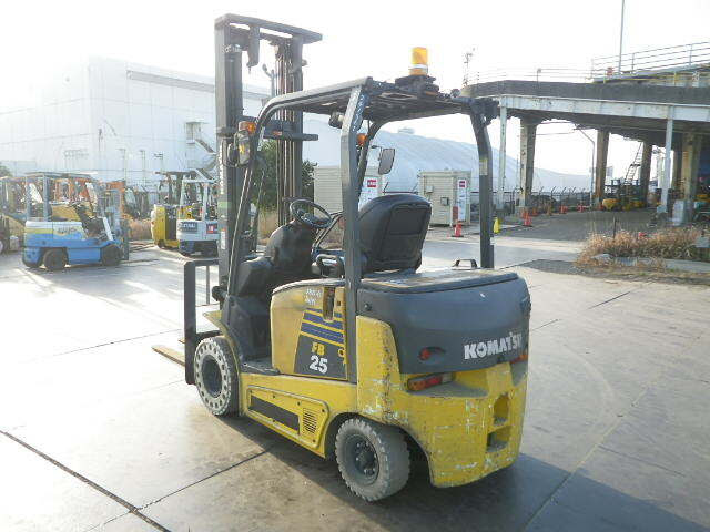 xenang-xe-nang-dien-2-5-tan-komatsu-fb25-12-serial-100181-10.jpg