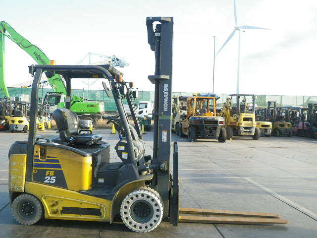 xenang-xe-nang-dien-2-5-tan-komatsu-fb25-12-serial-100181-7.jpg