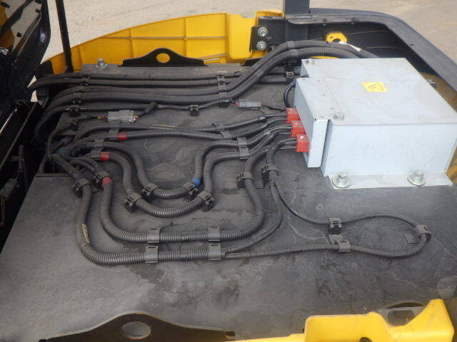 Xe nâng điện 2.5 tấn Komatsu FE25-1 serial 301210 - Ảnh 9