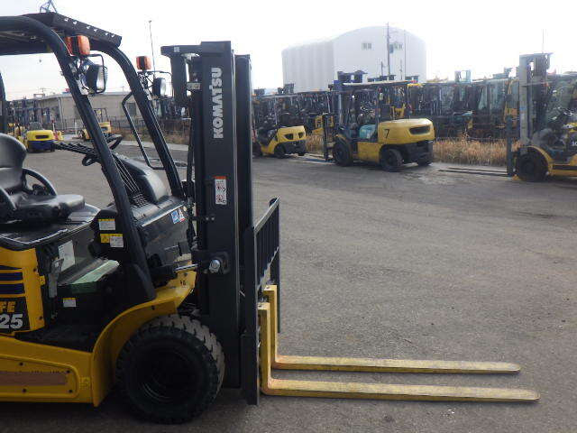 Xe nâng điện 2.5 tấn Komatsu FE25-1 serial 301210 - Ảnh 5