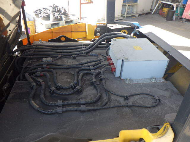 xenang-xe-nang-dien-2-5-tan-komatsu-fe25-1-serial-303833-5.jpg