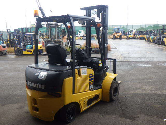 xenang-xe-nang-dien-2-5-tan-komatsu-fe25-1-serial-305562-8.jpg