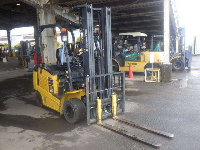 xenang-xe-nang-dien-2-5-tan-komatsu-fe25-1-serial-308661-3.jpg