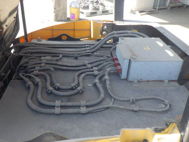 xenang-xe-nang-dien-2-5-tan-komatsu-fe25h-1-serial-307500-5.jpg