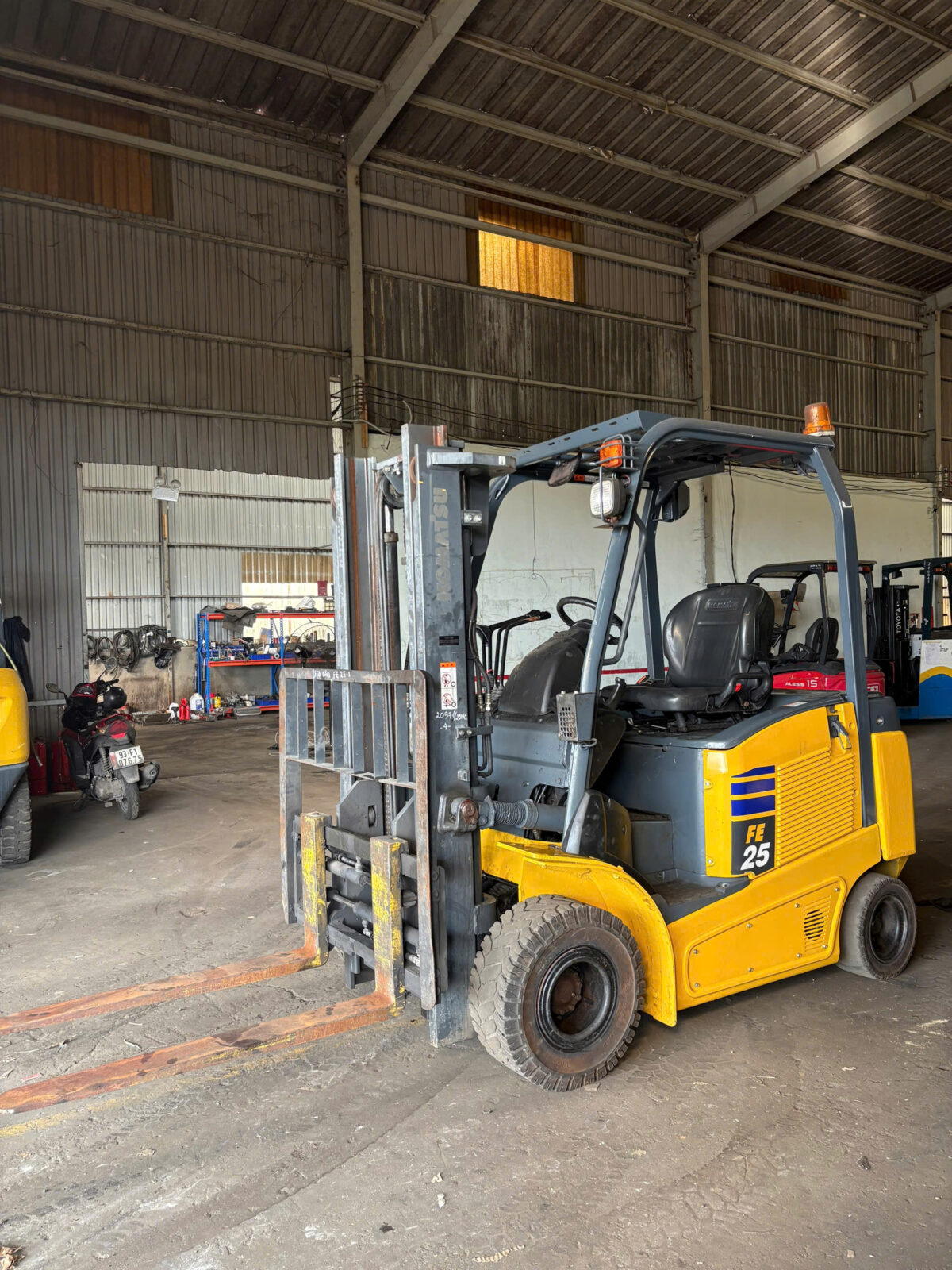 Xe nâng điện Komatsu 2.5 tấn FE25-1 (310542), sản xuất năm 2021 - Ảnh 3