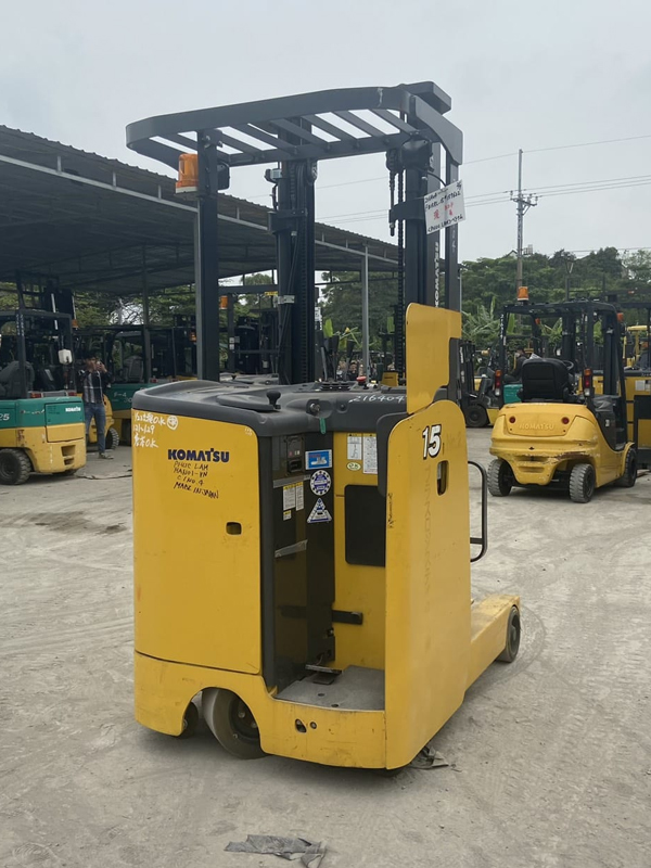 xe nâng Komatsu điện đứng lái 1.5 tấn 3