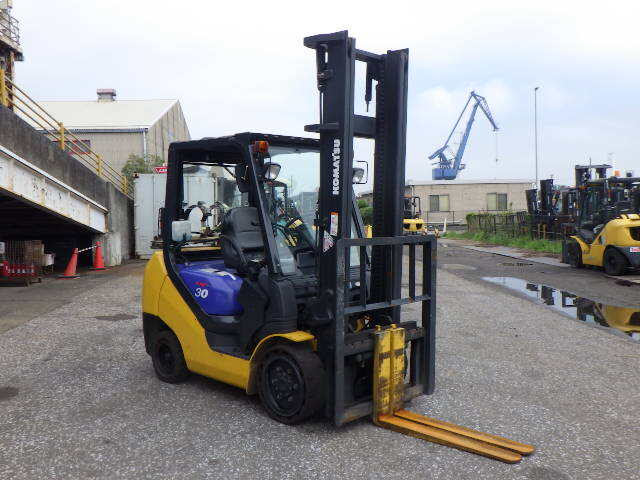Xe nâng xăng KOMATSU 3.0 tấn FG30NT-16 Seri 717894, Sx năm 2006